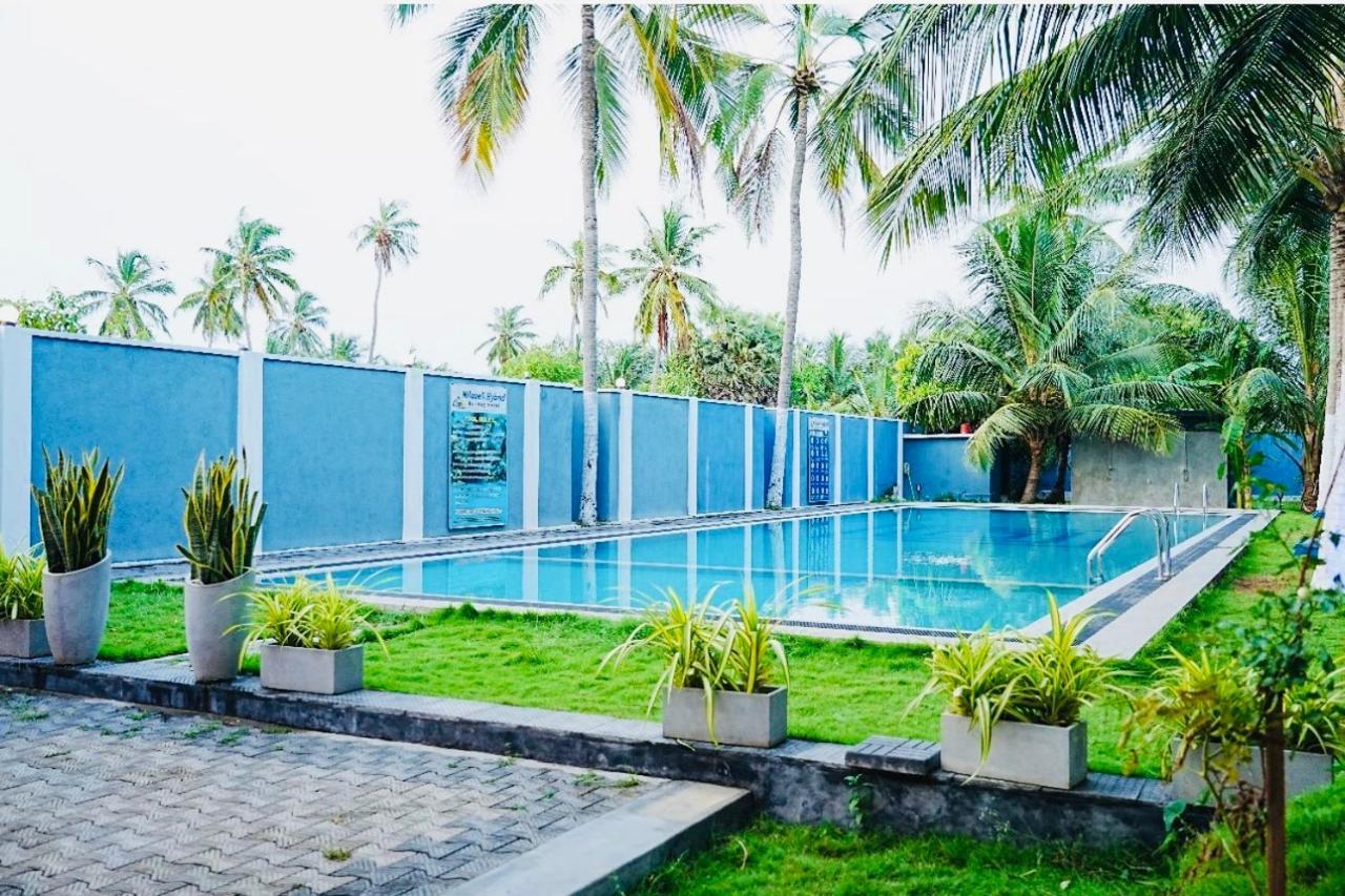 Nilaveli Hybrid Holiday Hotel Exterior photo